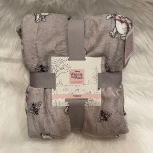Disney Winnie the Pooh Holiday Christmas Plush Throw Baby Blanket